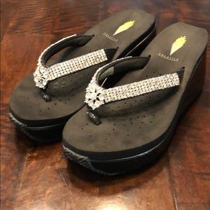 Volatile wedge flip flops